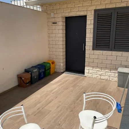 Hurban House Apartman *